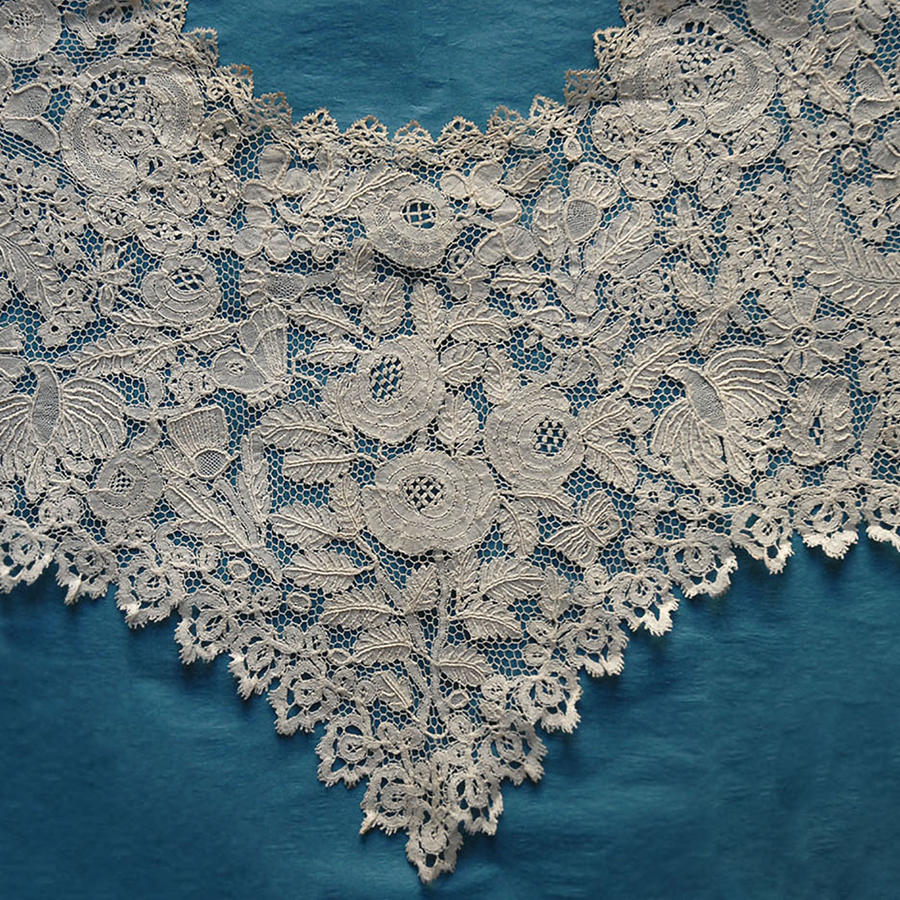 19th Century Honiton Lace Collar with Butterflies and Bees
