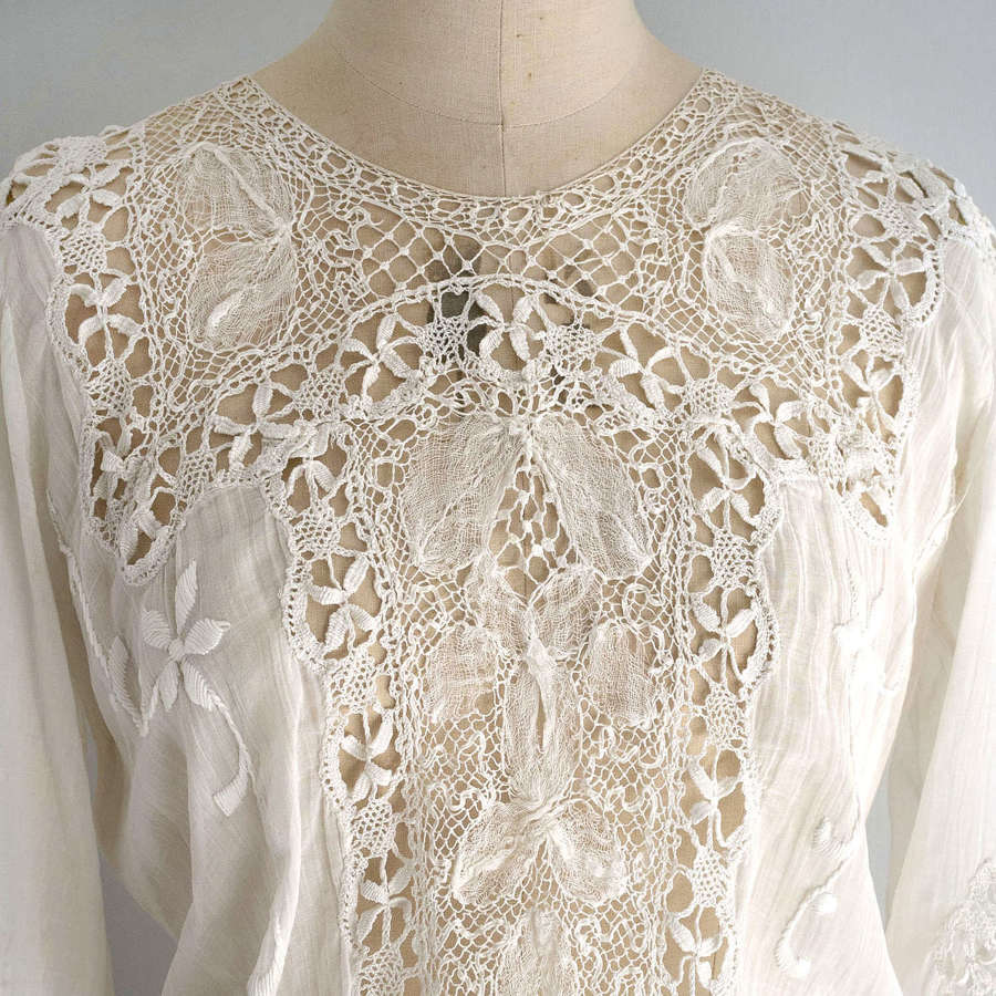 French White Embroidered Cotton and Lace Dress, circa 1910