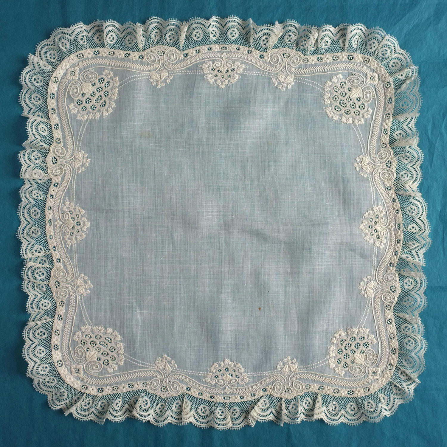Art Nouveau Style Whitework Handkerchief with Valenciennes Lace Border