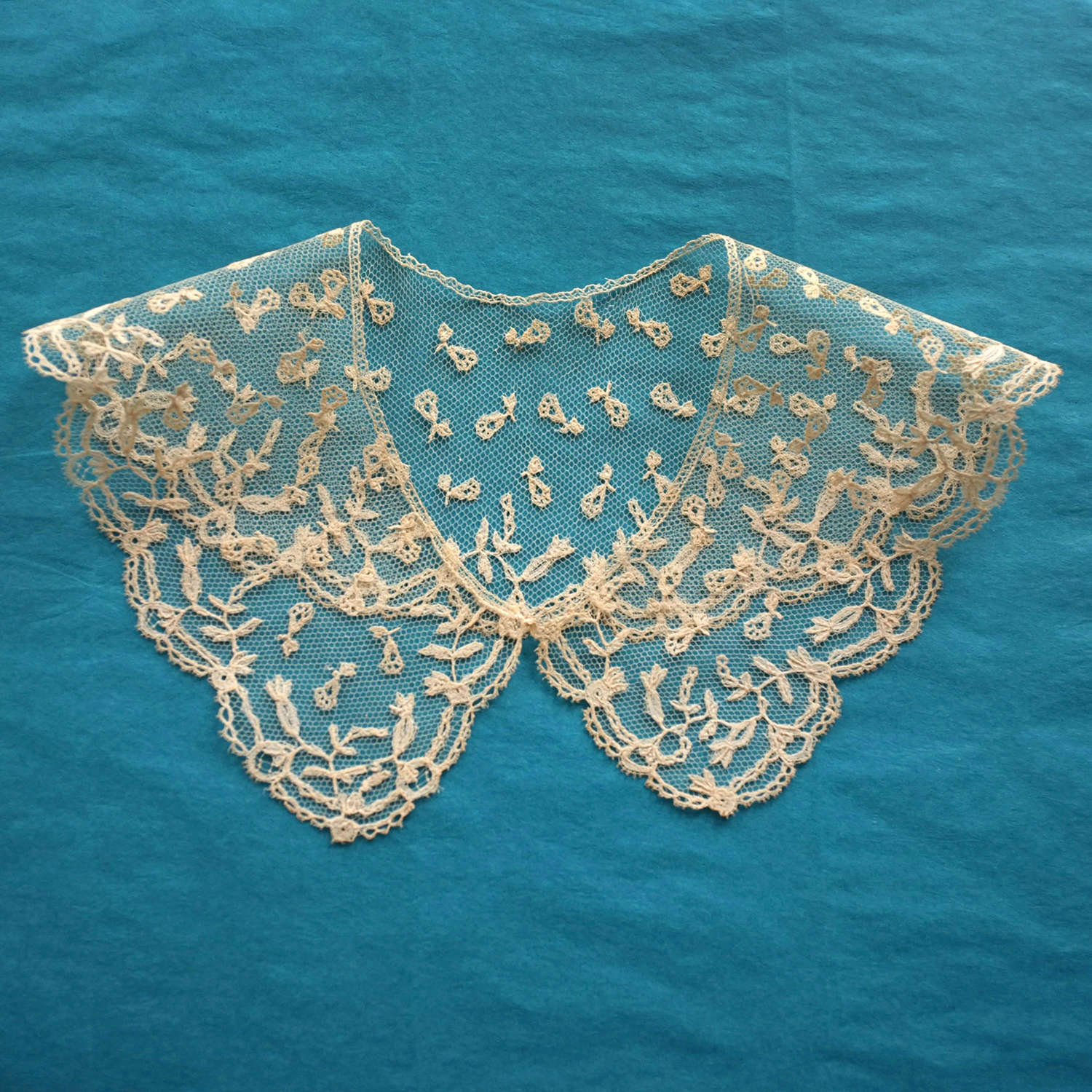 Antique 19th Century Sprigged Brussels Applique Lace Collar