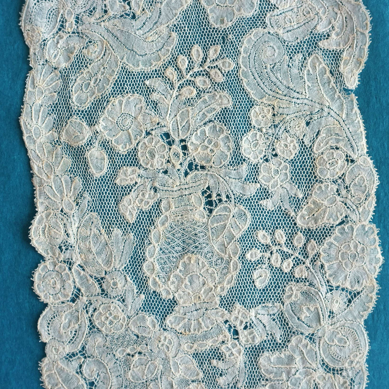 Antique 18th century Bobbin Lace Lappet