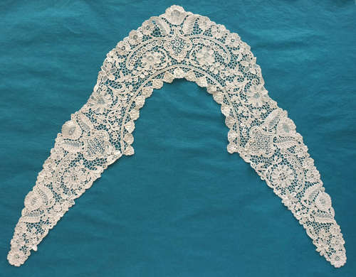 Antique Youghal Needle Lace Collar
