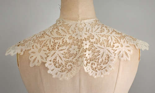 Antique Carrickmacross Guipure Lace Collar