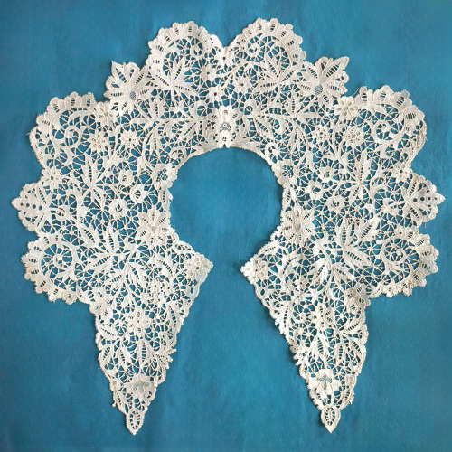 Antique Carrickmacross Guipure Lace Collar