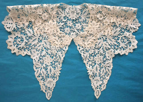 Antique Carrickmacross Guipure Lace Collar