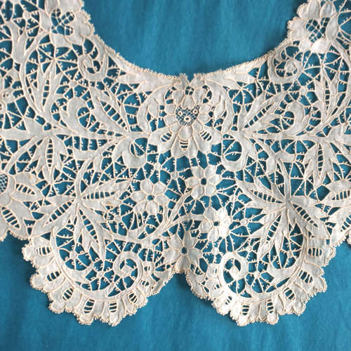 Antique Carrickmacross Guipure Lace Collar