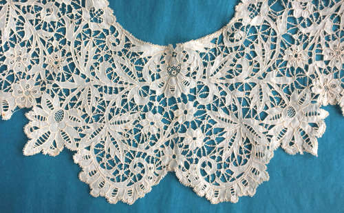 Antique Carrickmacross Guipure Lace Collar