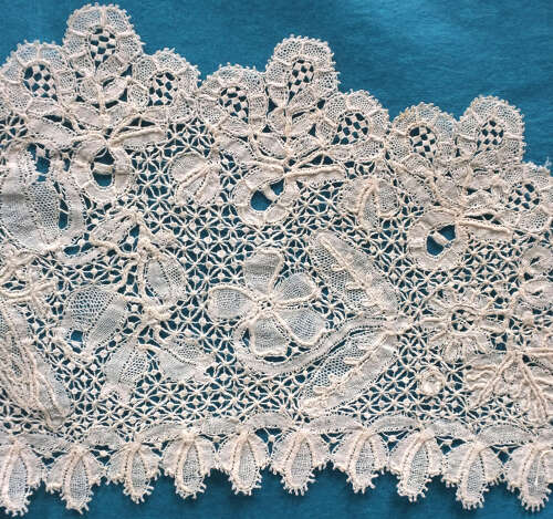 Antique Honiton Bobbin Lace Collar with Birds