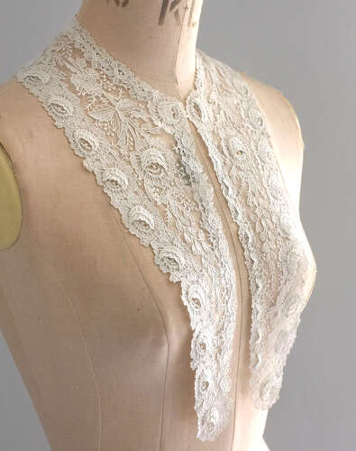 Brussels Point de Gaze Needlelace Collar and Cuffs