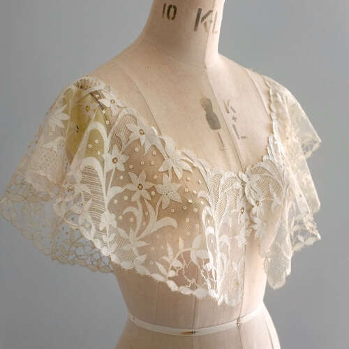 Antique Carrickmacross Lace Bertha With Daffodils