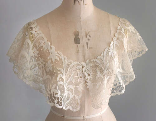 Antique Carrickmacross Lace Bertha With Daffodils