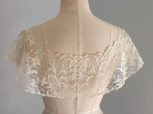 Antique Carrickmacross Lace Bertha With Daffodils