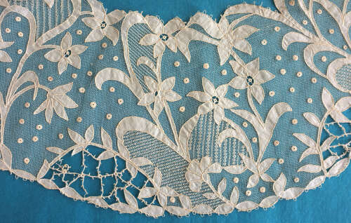 Antique Carrickmacross Lace Bertha With Daffodils