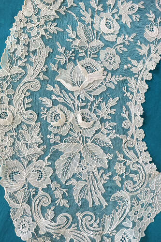 Antique Brussels Point de Gaze Fan Leaf
