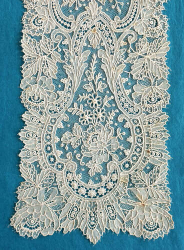 Antique Brussels Point de Gaze Lace Scarf / Tie