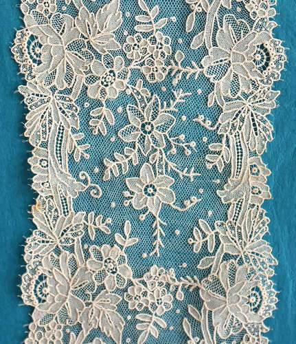 Antique Brussels Point de Gaze Lace Scarf / Tie